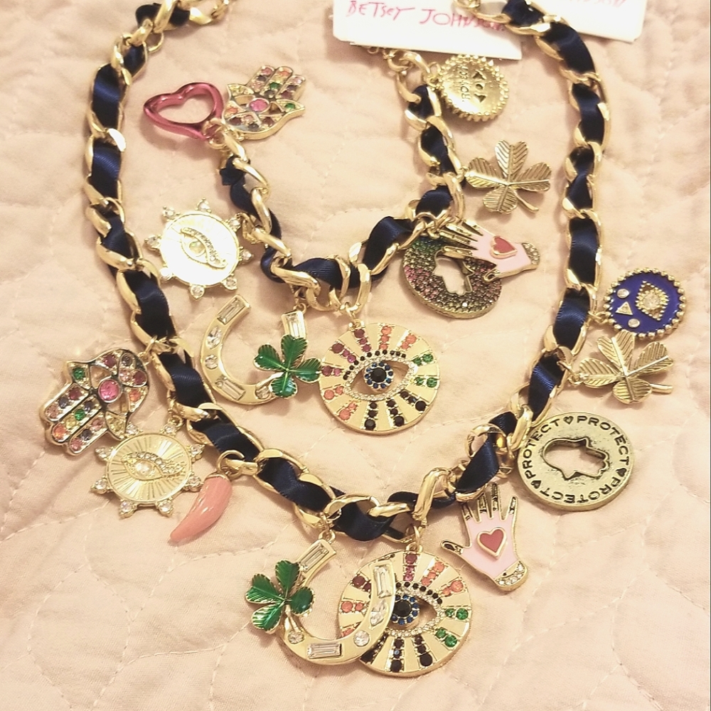 Betsey Johnson - PROTECT YA NECK STATEMENT NECKLACE MULTI and Charm BRACELET Set